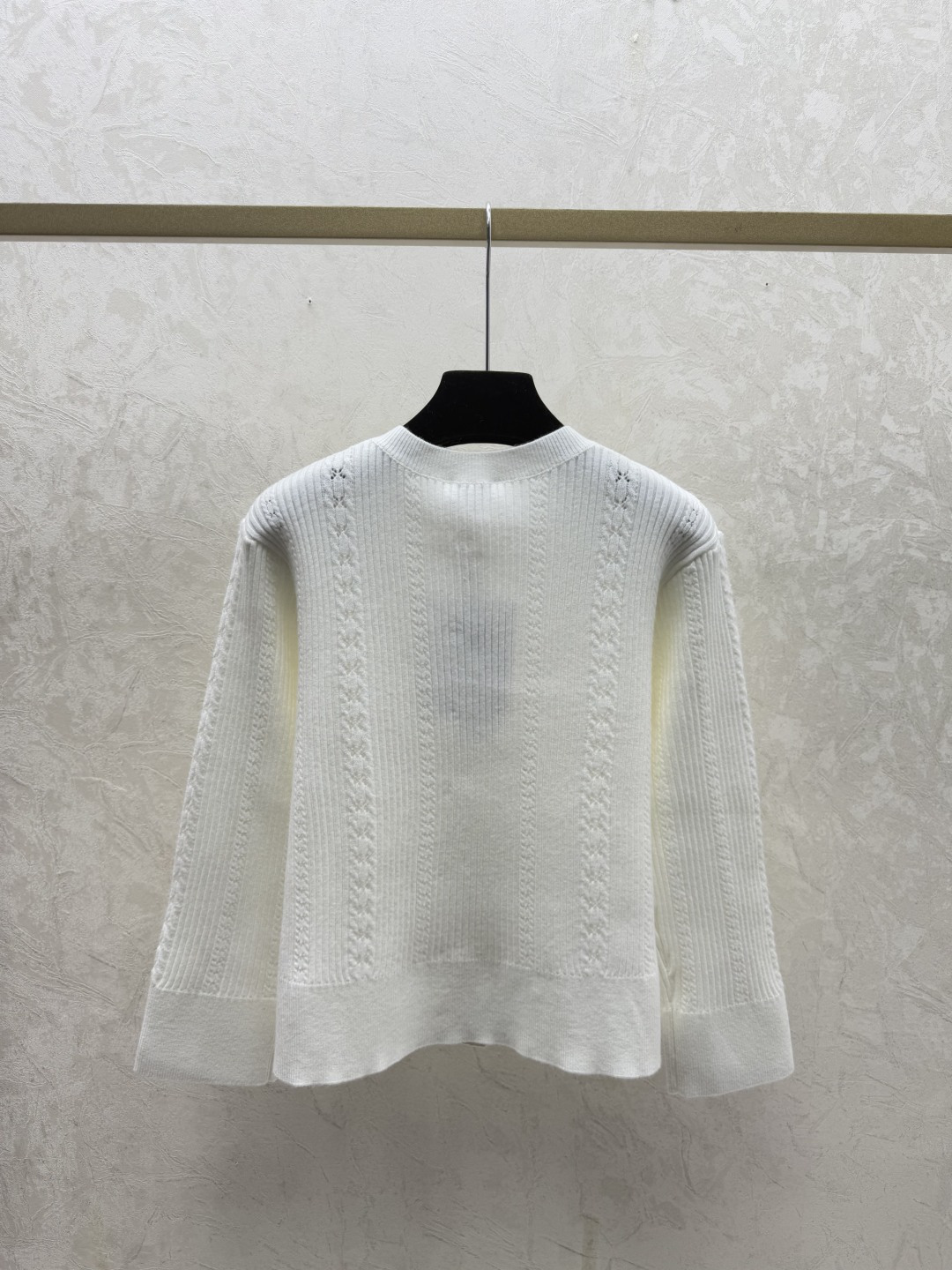 🆕CH家🆕 早秋新款 纯色简约圆领针织长袖开衫颜色：白色 粉色 红色 黑色尺码：36.38.40👉