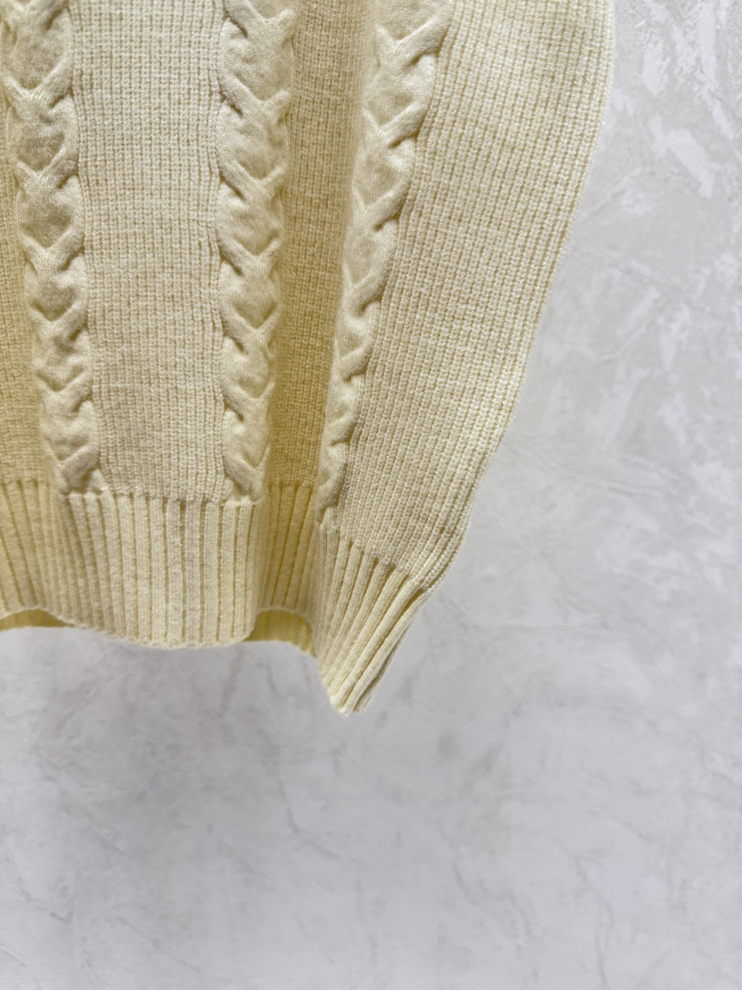 🆕CH家🆕 早春新款 重工钉珠圆领针织背心颜色：白色 黑色尺码：36.38.40👉