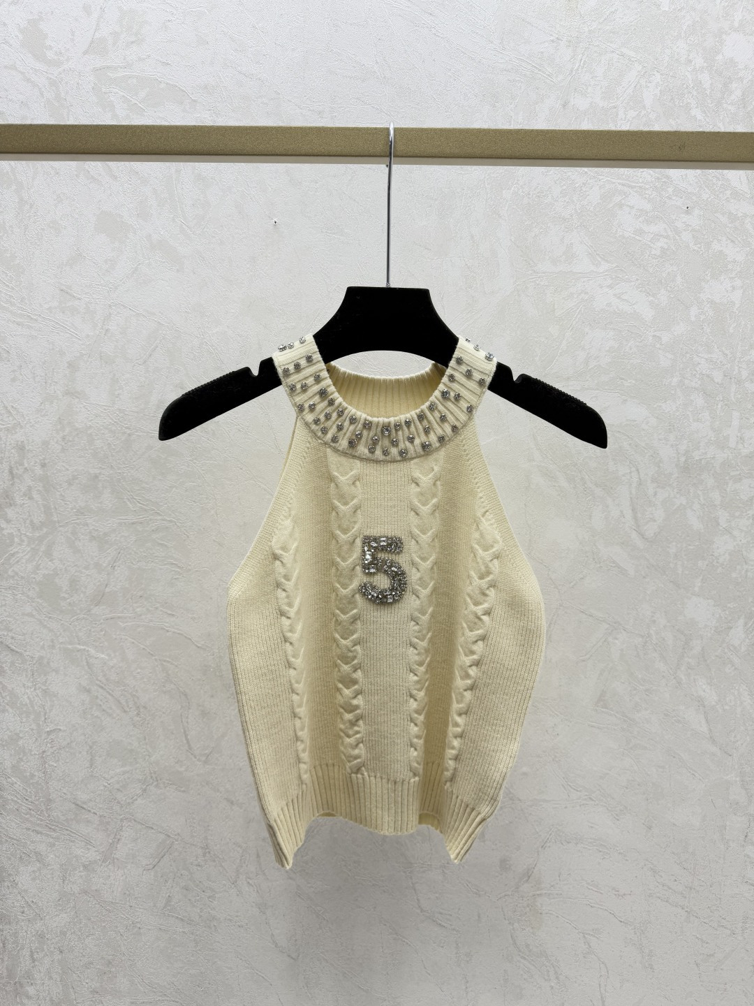 🆕CH家🆕 早春新款 重工钉珠圆领针织背心颜色：白色 黑色尺码：36.38.40👉