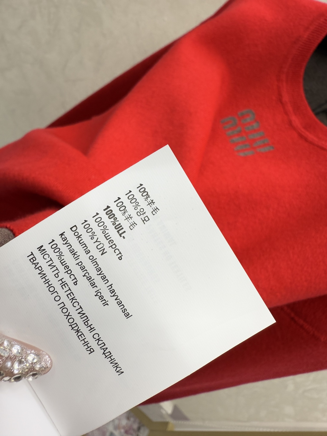 🆕M家🆕 早秋新款 撞色字母圆领针织长袖颜色：红色 宝蓝尺码：36.38.40👉