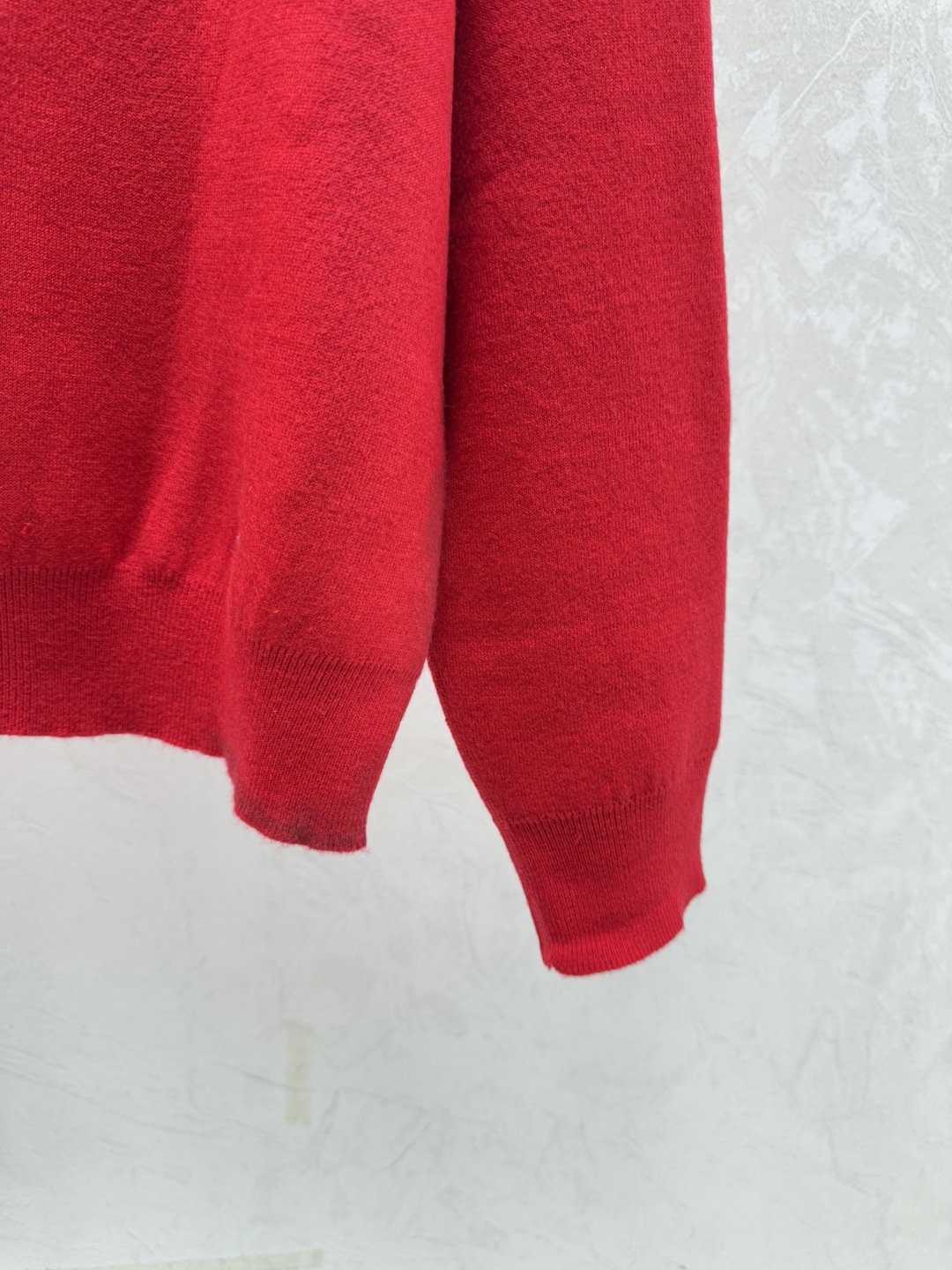 🆕M家🆕 早秋新款 撞色字母圆领针织长袖颜色：红色 宝蓝尺码：36.38.40👉