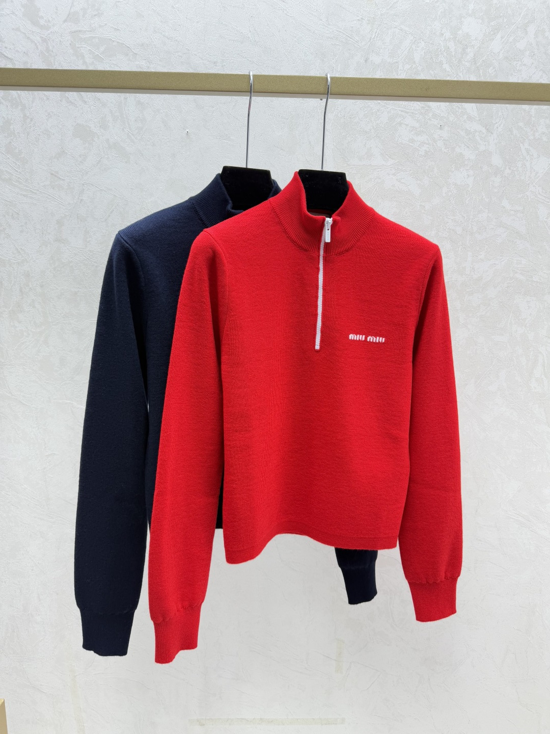 NO:684414,M family early autumn new style solid color high collar knitted long sleeves color red sapphire blue size 36.38.40,,19860909M家 早秋新款 纯色高领针织长袖 颜色红色 宝蓝 尺码36.38.40,,,Women's clothing