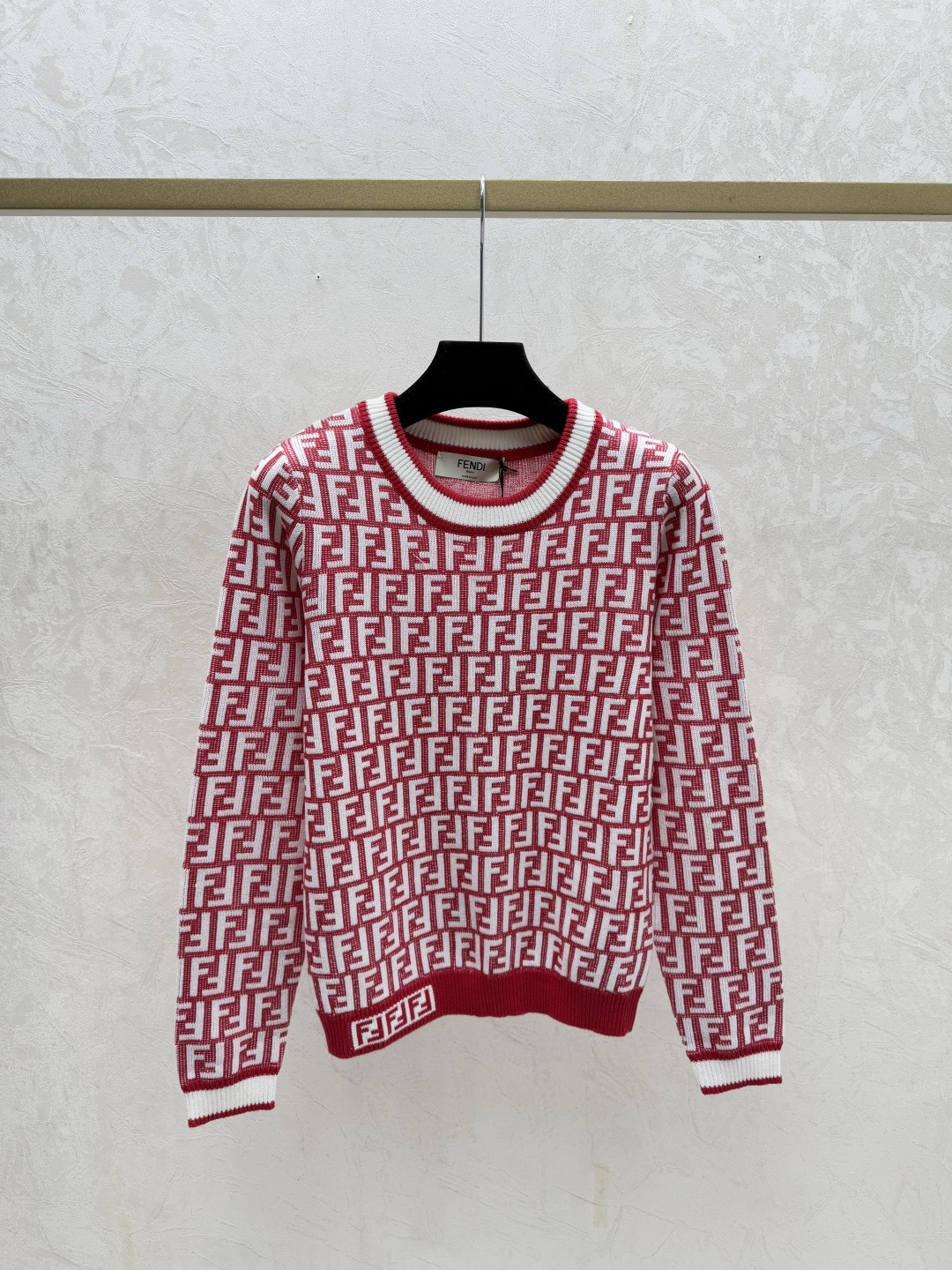 NO:684419,F Family Early Autumn New Style Contrast Presbyopia Letters Round Neck Knitted Long Sleeves Color Red Size 36.38.40,,fendi,19860909F家 早秋新款 撞色老花字母圆领针织长袖 颜色红色 尺码36.38.40,,fendi,,Women's clothing