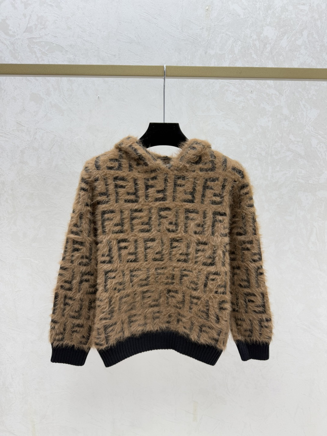 NO:684429,F Family Early Autumn New Style Hooded Contrast Presbyopia Letters Knitted Long Sleeves Color Coffee Size 36.38.40,,fendi,hats,19860909F家 早秋新款 连帽撞色老花字母针织长袖 颜色咖啡 尺码36.38.40,,fendi,hats,,Women's clothing