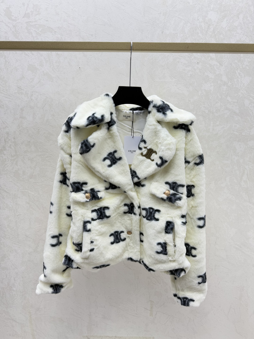 NO:684384,CE Home Early Autumn New Style Contrasting Presbyopic Letters V-neck Knitted Long-Sleeved Cardigan Color White Size 36.38.40,,19860909CE家 早秋新款 撞色老花字母翻V领针织长袖开衫 颜色白色 尺码36.38.40,,,Women's clothing