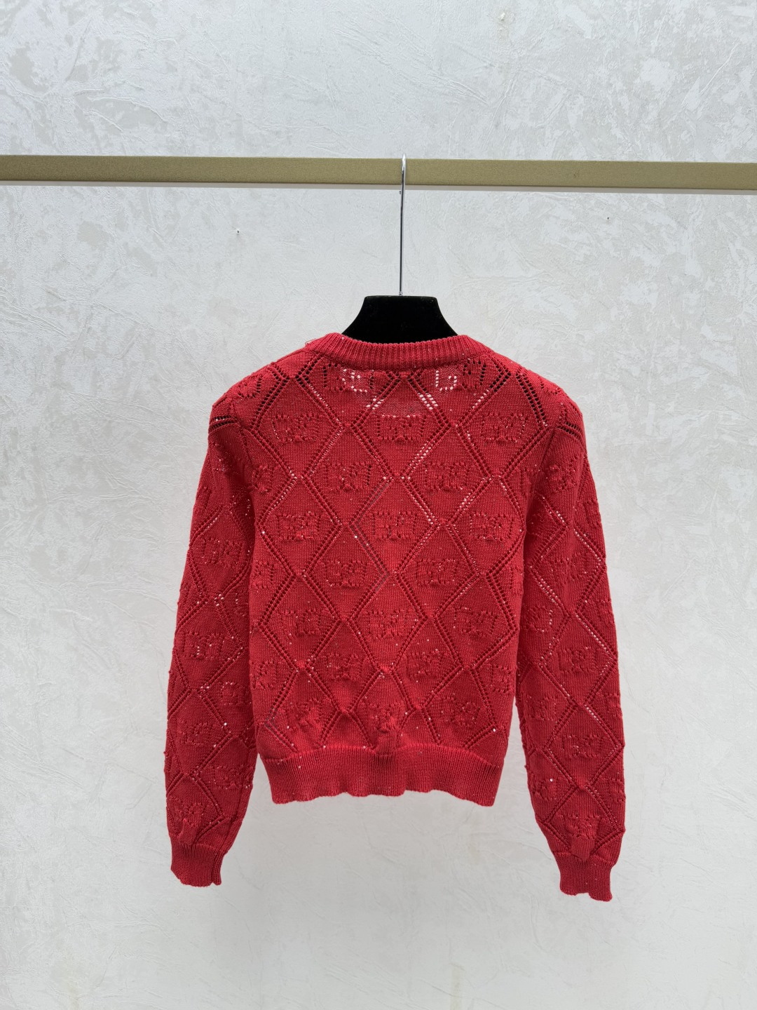 🆕G家🆕 早秋新款 纯色菱格镂空圆领针织长袖颜色：红色 白色 燕麦 宝蓝尺码：36.38.40👉