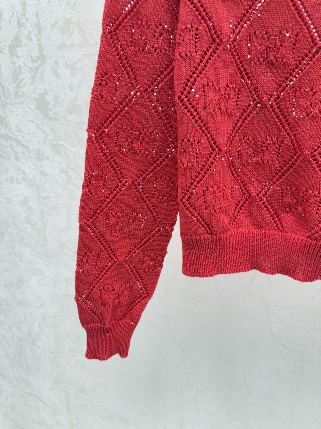 🆕G家🆕 早秋新款 纯色菱格镂空圆领针织长袖颜色：红色 白色 燕麦 宝蓝尺码：36.38.40👉