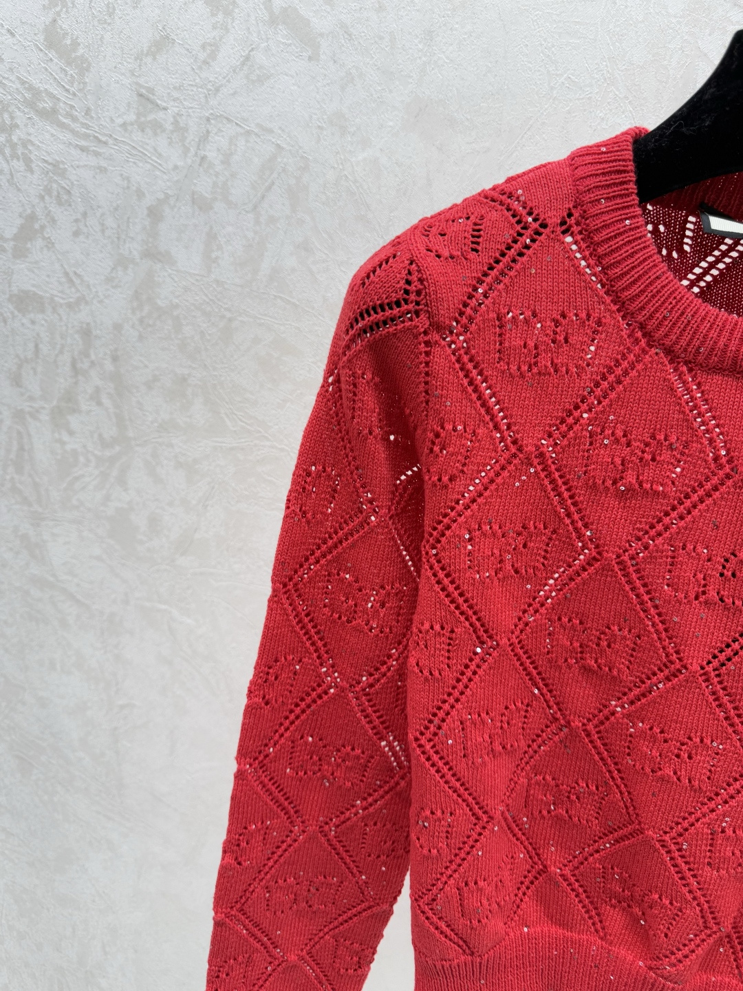 🆕G家🆕 早秋新款 纯色菱格镂空圆领针织长袖颜色：红色 白色 燕麦 宝蓝尺码：36.38.40👉