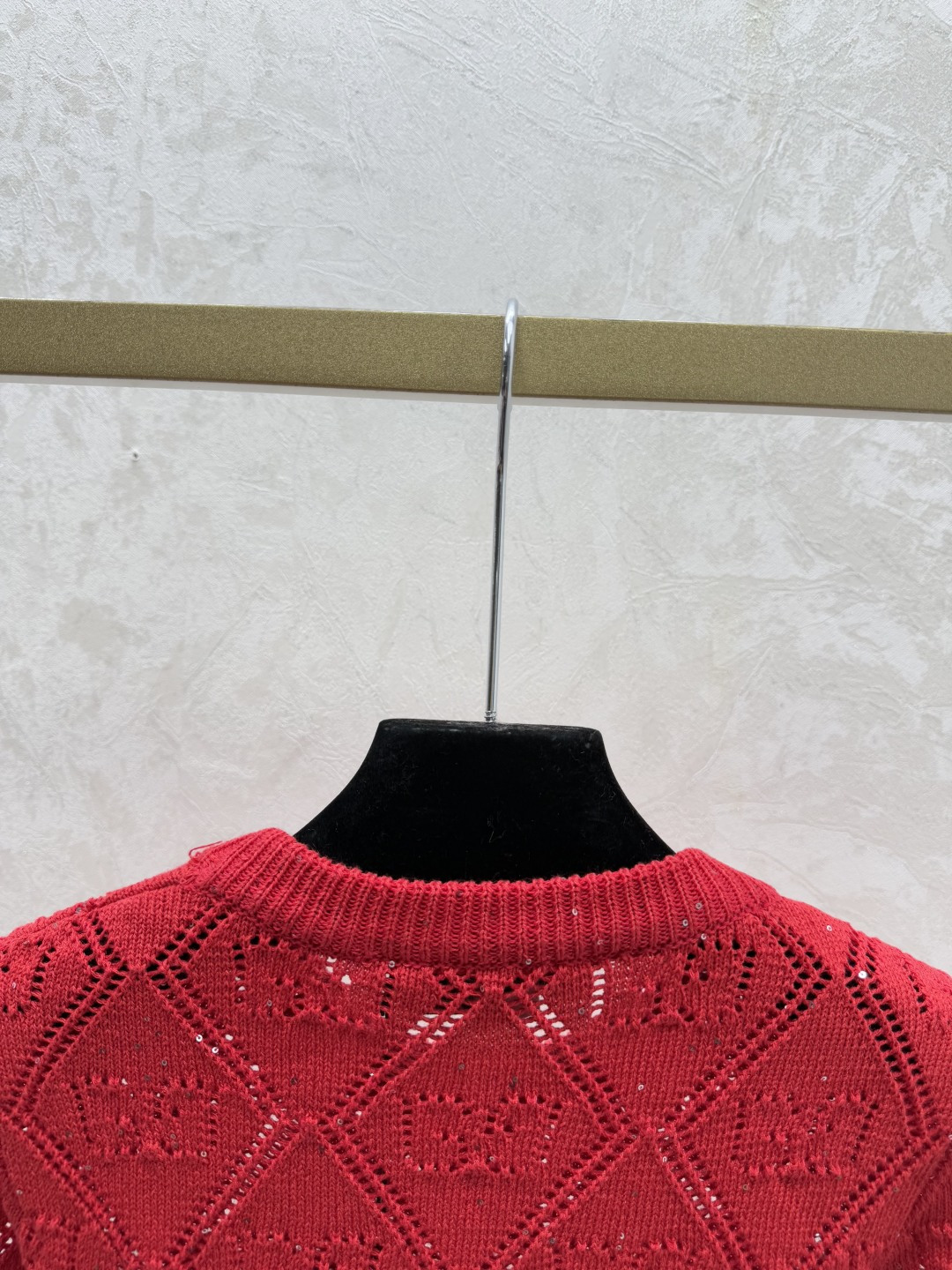 🆕G家🆕 早秋新款 纯色菱格镂空圆领针织长袖颜色：红色 白色 燕麦 宝蓝尺码：36.38.40👉