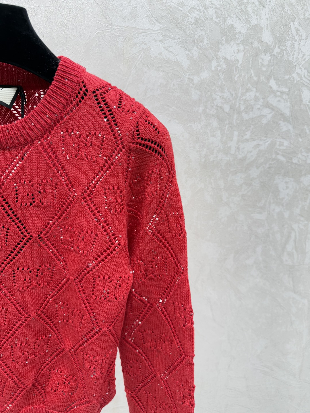 🆕G家🆕 早秋新款 纯色菱格镂空圆领针织长袖颜色：红色 白色 燕麦 宝蓝尺码：36.38.40👉