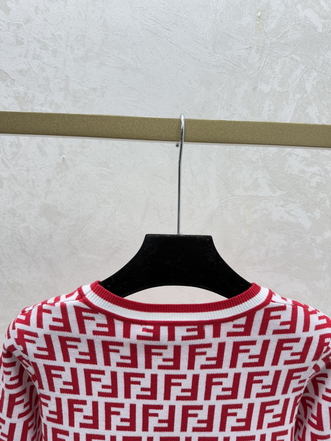 🆕F家🆕 早秋新款 撞色老花字母圆领针织长袖颜色：红色 黄色 蓝色 咖啡尺码：36.38.40👉