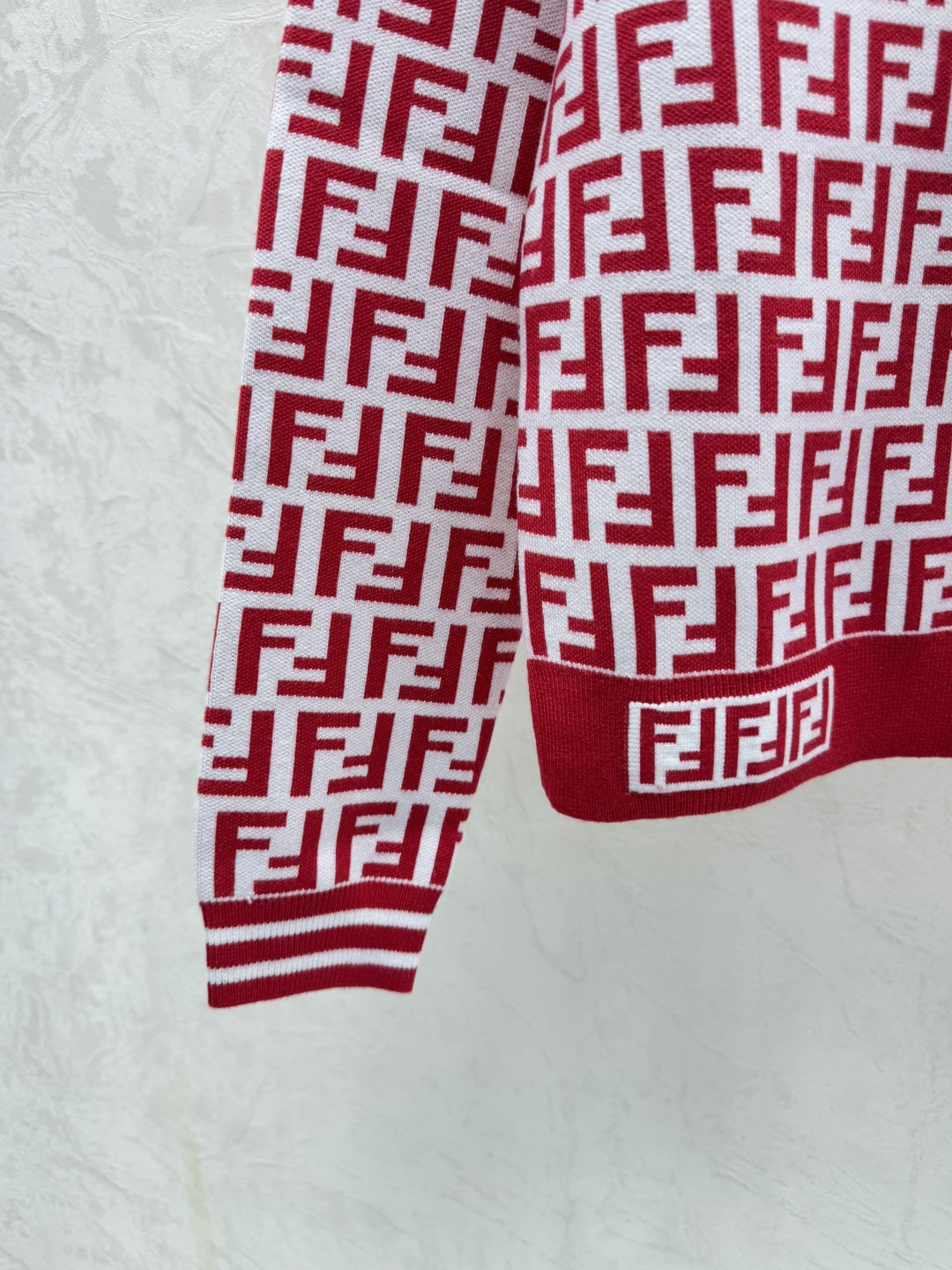 🆕F家🆕 早秋新款 撞色老花字母圆领针织长袖颜色：红色 黄色 蓝色 咖啡尺码：36.38.40👉