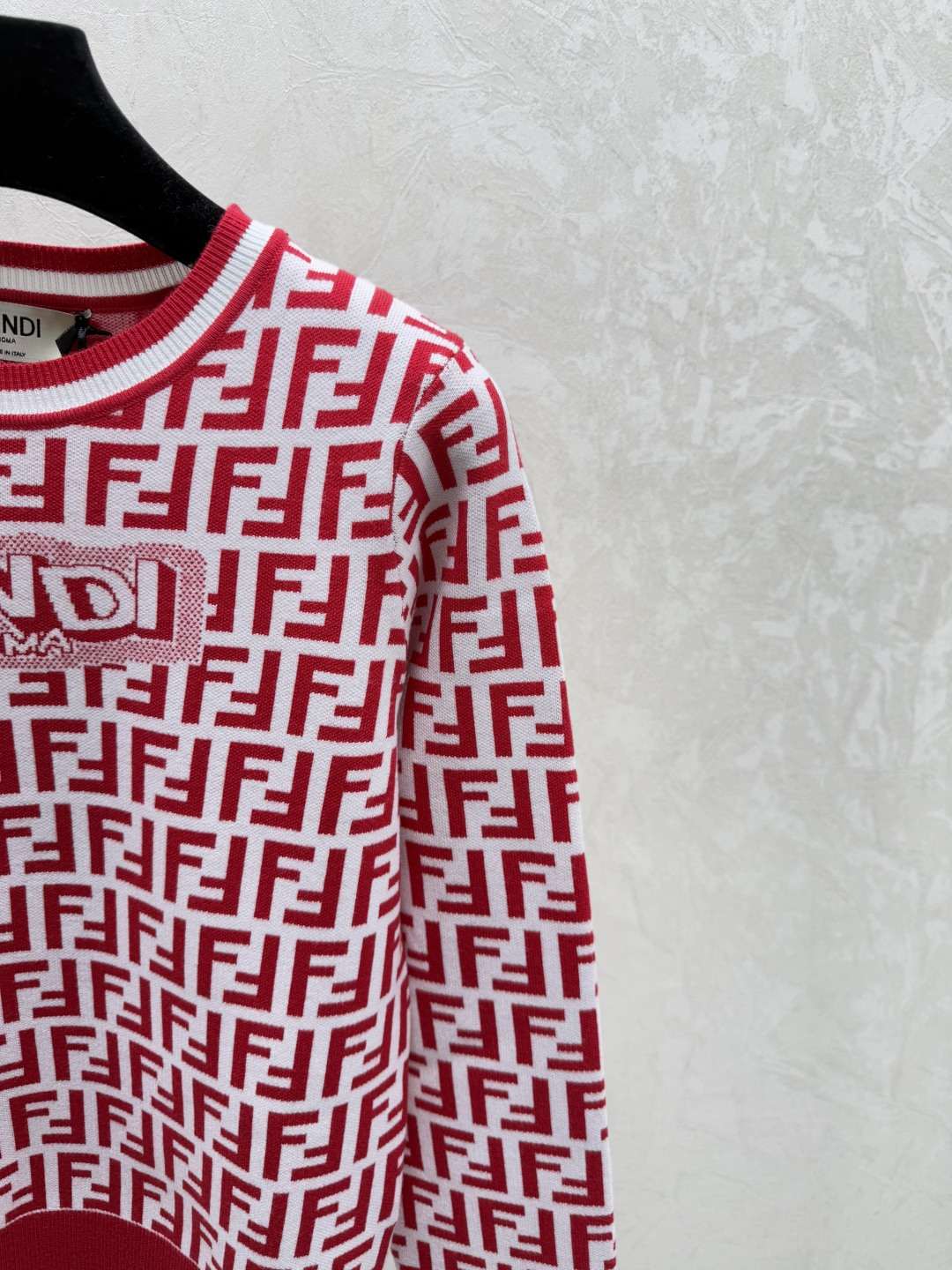 🆕F家🆕 早秋新款 撞色老花字母圆领针织长袖颜色：红色 黄色 蓝色 咖啡尺码：36.38.40👉