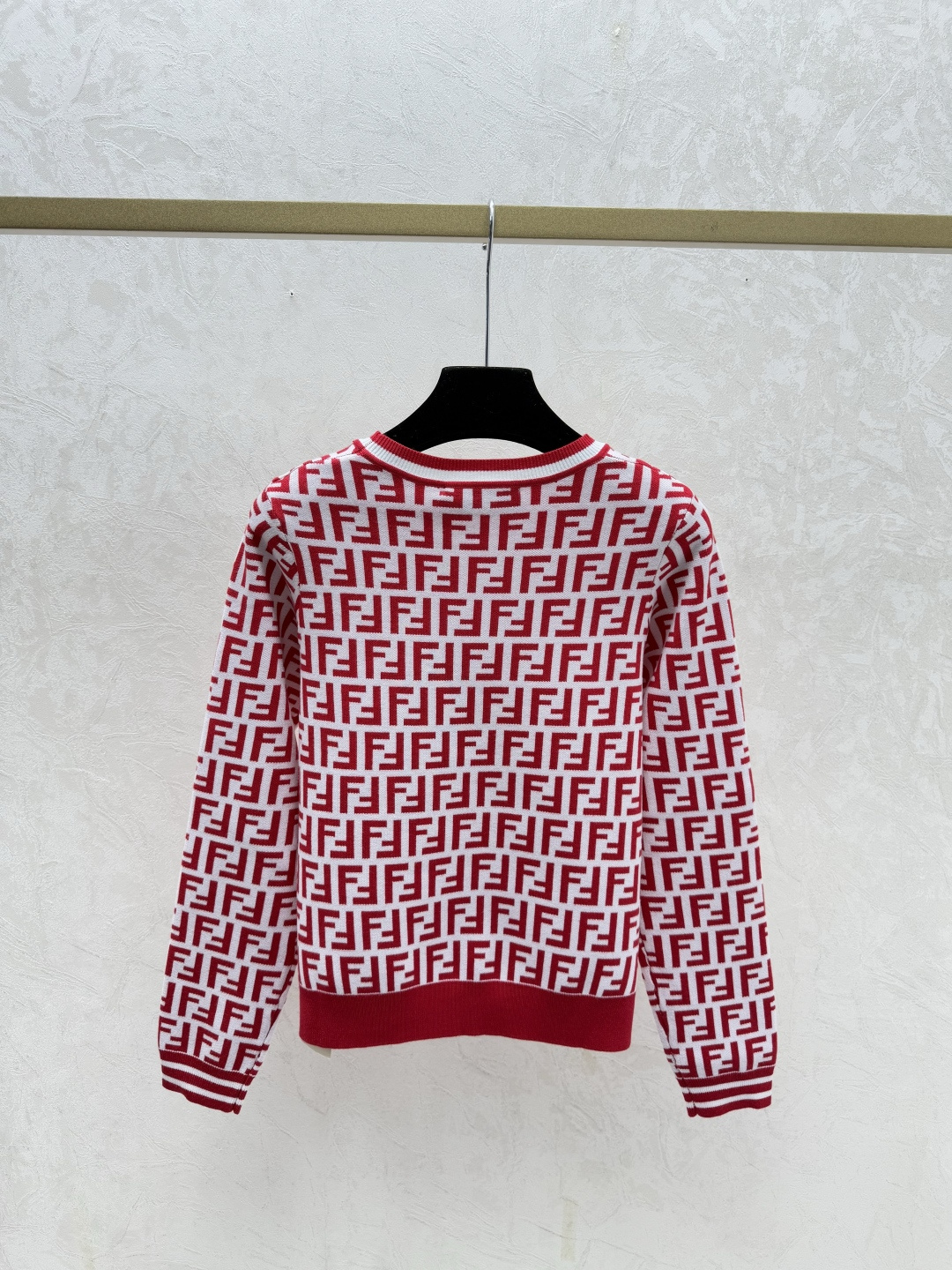 🆕F家🆕 早秋新款 撞色老花字母圆领针织长袖颜色：红色 黄色 蓝色 咖啡尺码：36.38.40👉