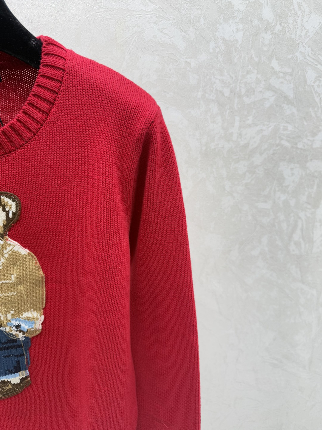 🆕PO家🆕 早秋新款 撞色小熊提花圆领针织长袖颜色：红色尺码：36.38.40👉