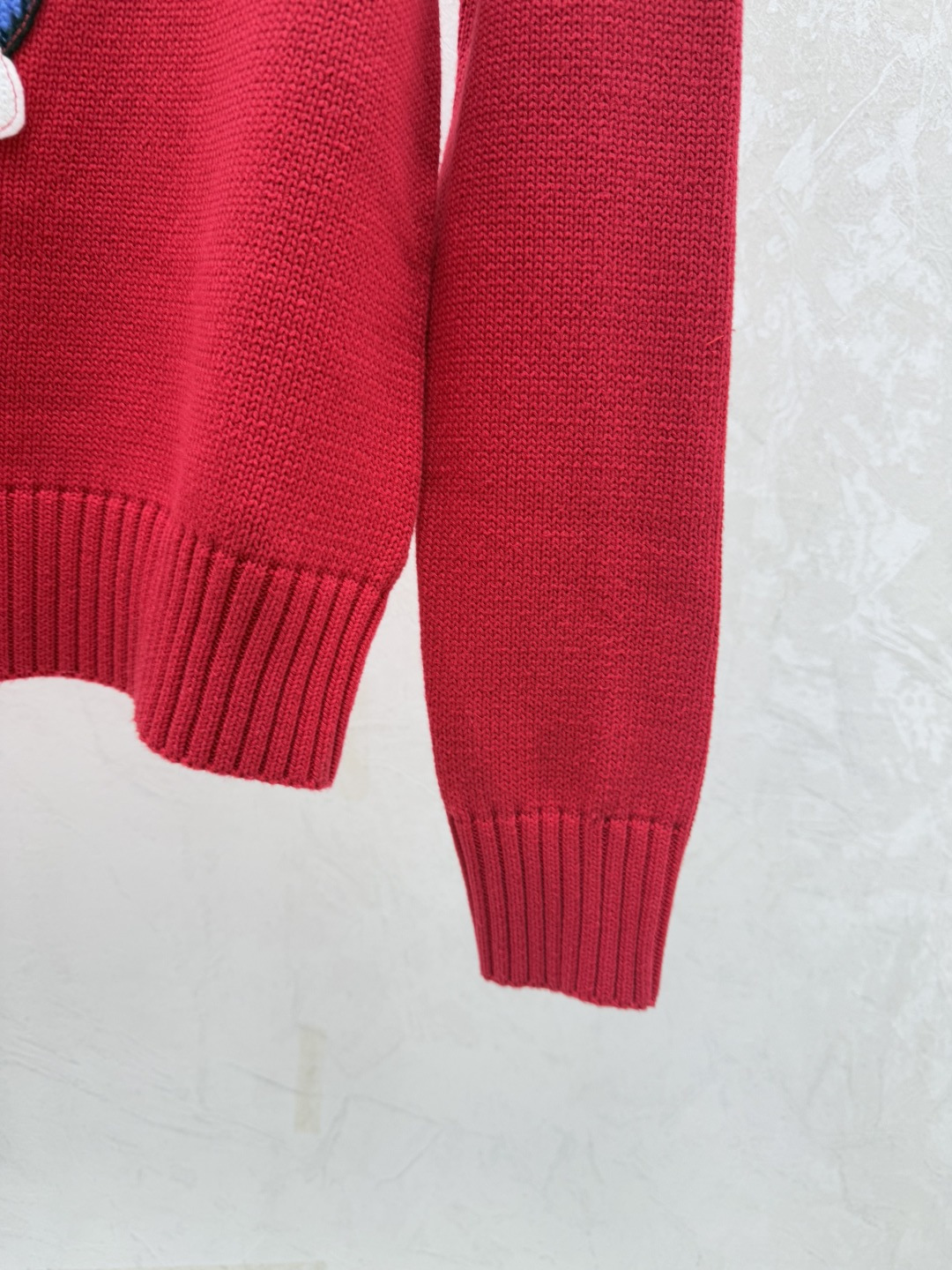 🆕PO家🆕 早秋新款 撞色小熊提花圆领针织长袖颜色：红色尺码：36.38.40👉