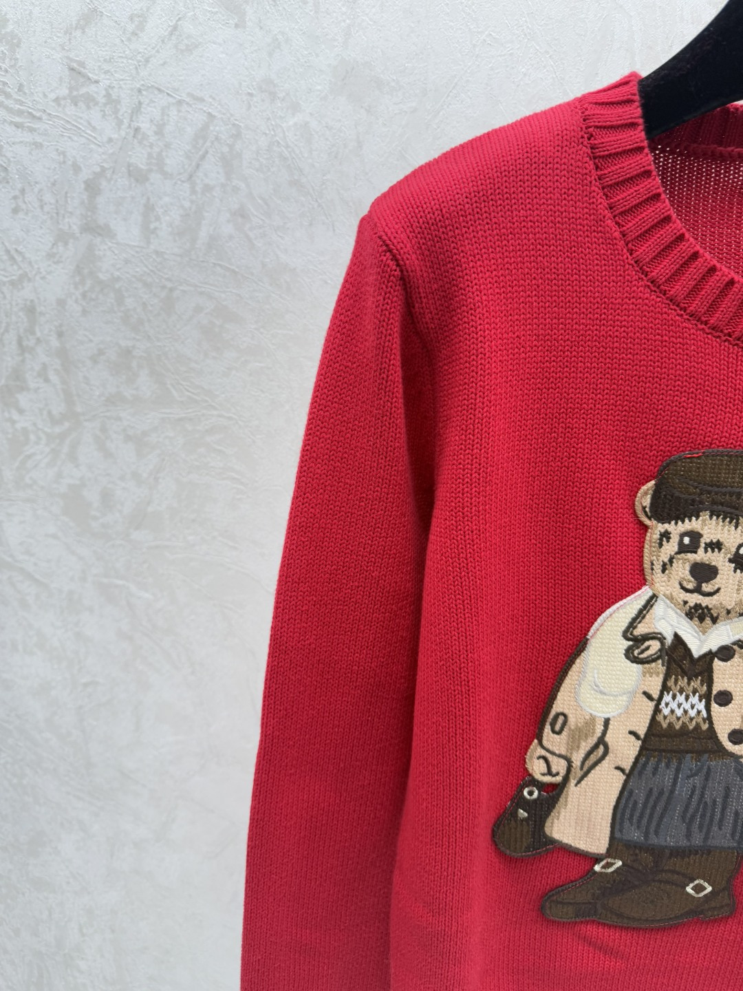 🆕PO家🆕 早秋新款 撞色小熊提花圆领针织长袖颜色：红色尺码：36.38.40👉