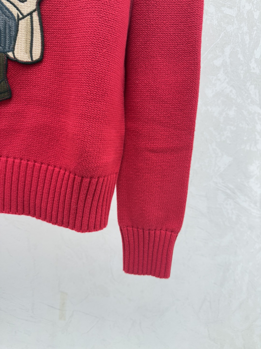 🆕PO家🆕 早秋新款 撞色小熊提花圆领针织长袖颜色：红色尺码：36.38.40👉