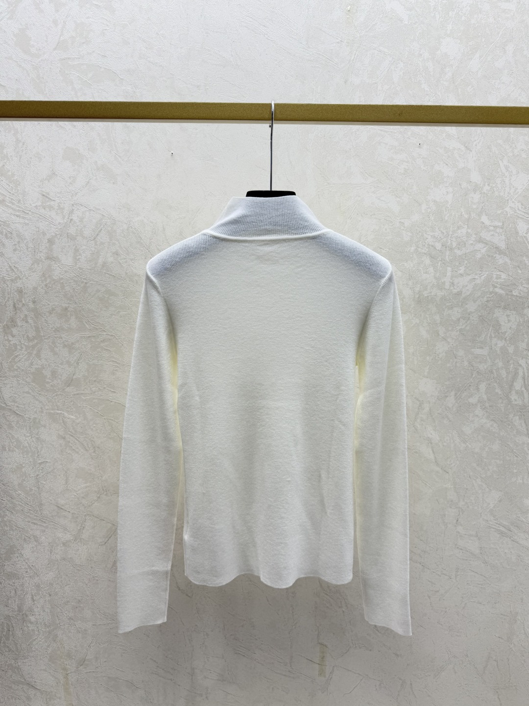 🆕D家🆕 早秋新款 纯色简约高领针织长袖颜色：白色 咖啡尺码：36.38.40👉