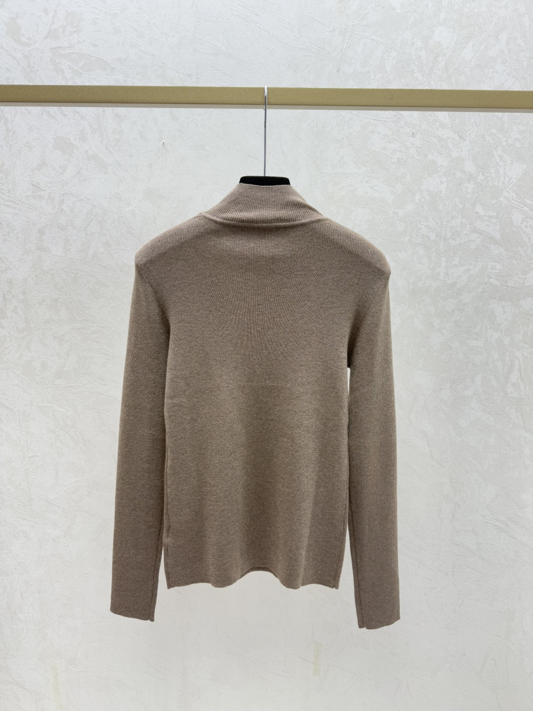 🆕D家🆕 早秋新款 纯色简约高领针织长袖颜色：白色 咖啡尺码：36.38.40👉