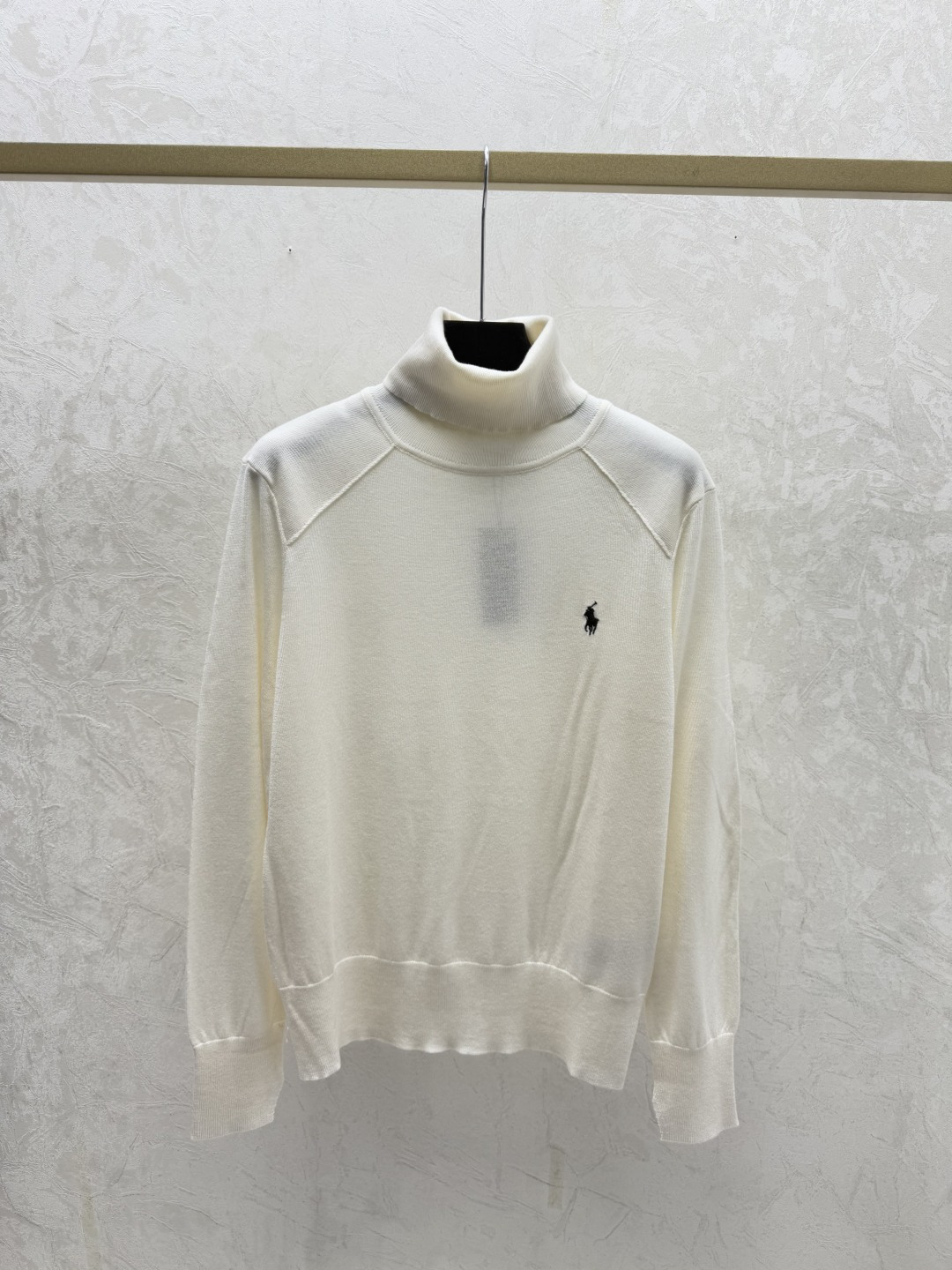 🆕PO家🆕 早秋新款 纯色简约高领针织长袖颜色：白色 灰色 红色 宝蓝尺码：36.38.40👉