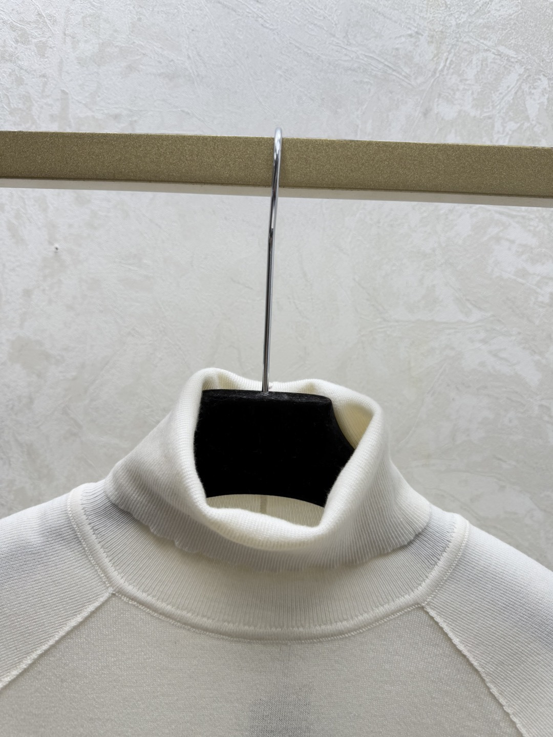 🆕PO家🆕 早秋新款 纯色简约高领针织长袖颜色：白色 灰色 红色 宝蓝尺码：36.38.40👉