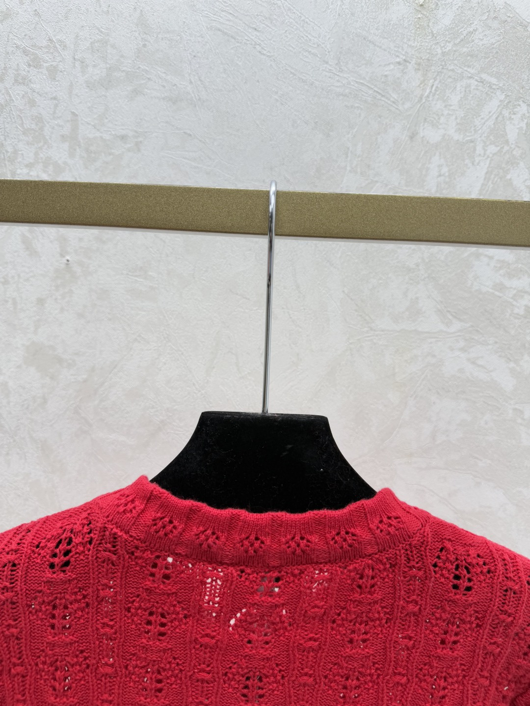 🆕CH家🆕 早秋新款 纯色简约镂空圆领针织长袖开衫颜色：红色 白色 粉色 宝蓝尺码：36.38.40👉