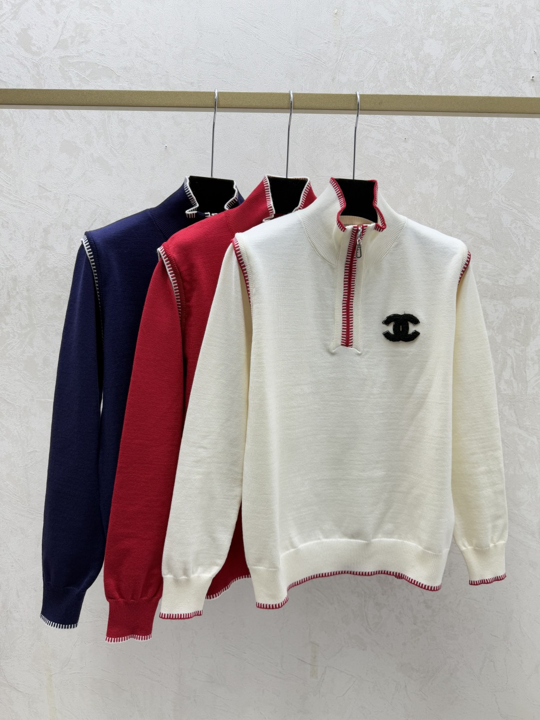 NO:685884,CH Home Early Autumn New Style Contrast Color High Neck Knitted Long-Sleeved Cardigan Color White Red Royal Blue Size 36.38.40,,19860909CH家 早秋新款 撞色高领针织长袖开衫 颜色白色 红色 宝蓝 尺码36.38.40,,,Women's clothing