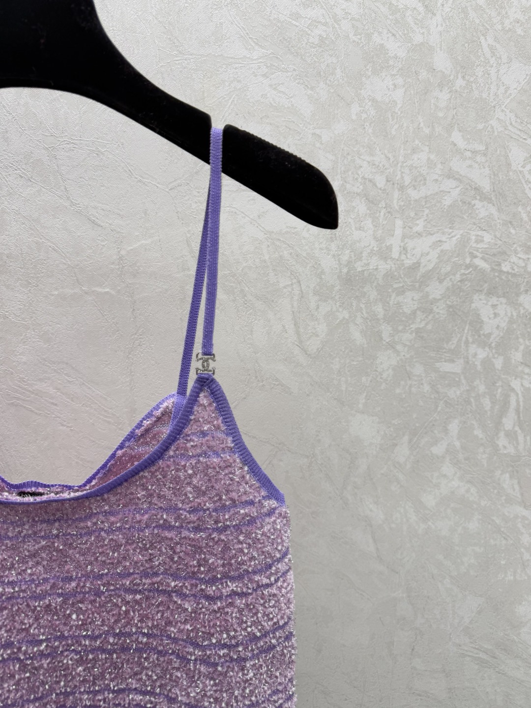 🆕CH家🆕 早秋新款 撞色提花流苏针织吊带颜色：紫色 黑色 蓝色尺码：36.38.40👉