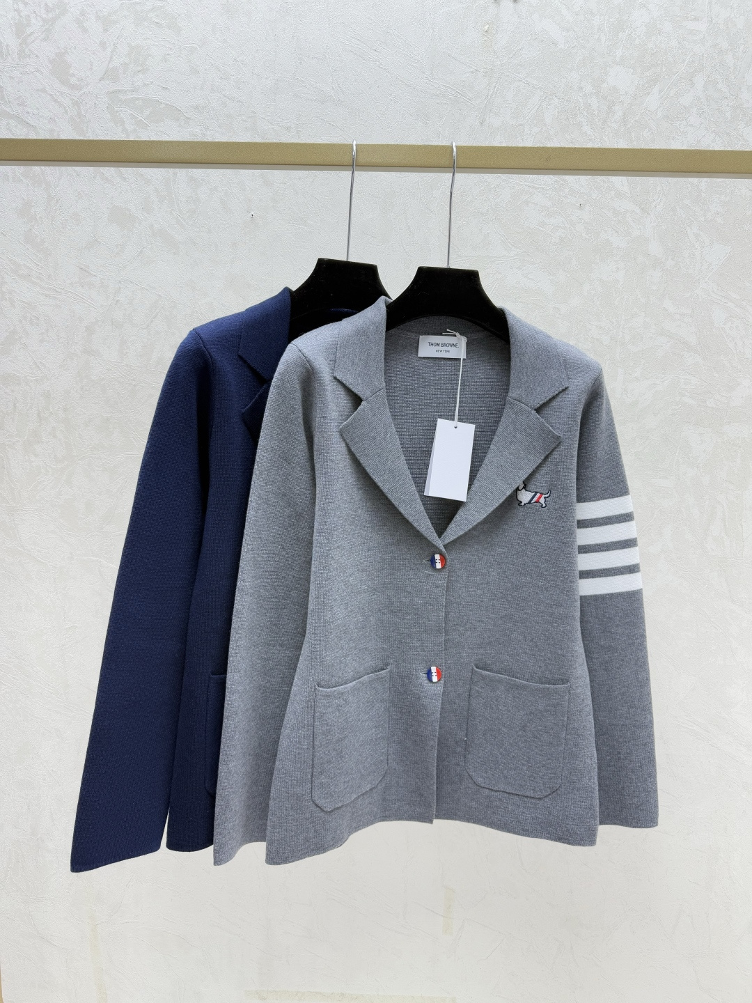 NO:685897,TB Home Early Autumn New Style Contrast Turn V-neck Knitted Long-Sleeved Cardigan Color Gray Royal Blue Size 36.38.40,,19860909TB家 早秋新款 撞色翻V领针织长袖开衫 颜色灰色 宝蓝 尺码36.38.40,,,Women's clothing