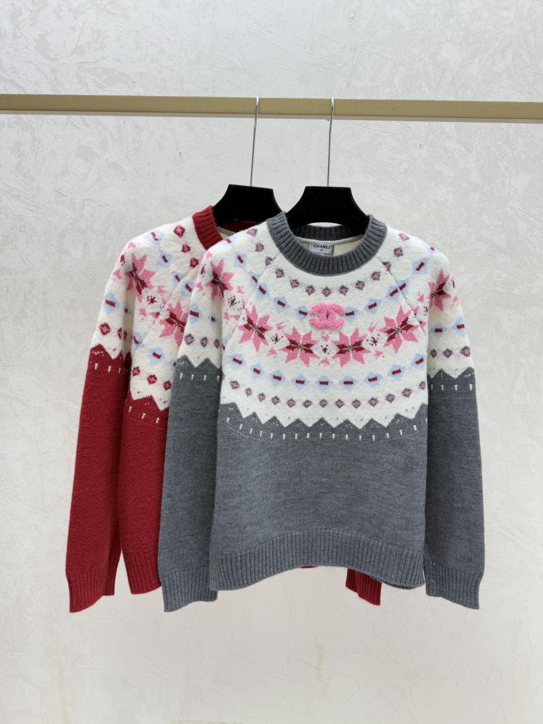 NO:686696,CH Home Early Autumn New Style Contrast Color Snowflake Jacquard Round Neck Knitted Long Sleeve Color Gray Red Size 36.38.40,,19860909CH家 早秋新款 撞色雪花提花圆领针织长袖 颜色灰色 红色 尺码36.38.40,,,Women's clothing