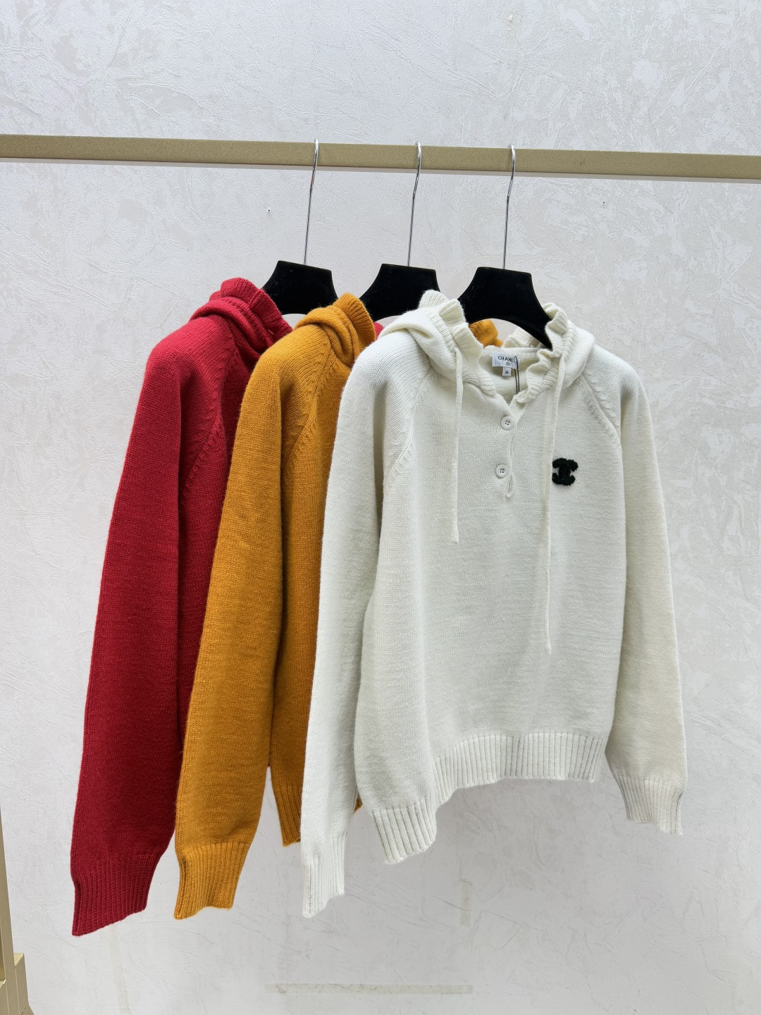NO:687263,CH Home Early Autumn New Solid Color Hooded Knitted Long Sleeves Color White Yellow Red Size 36.38.40,,hats,19860909CH家 早秋新款 纯色连帽针织长袖 颜色白色 黄色 红色 尺码36.38.40,,hats,,Women's clothing