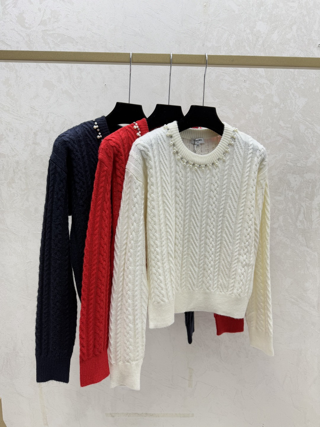 NO:687597,CH Home Early Autumn New Solid Color Heavy Beading Round Neck Knitted Long Sleeves Color White Red Royal Blue Size 36.38.40,,19860909CH家 早秋新款 纯色重工钉珠圆领针织长袖 颜色白色 红色 宝蓝 尺码36.38.40,,,Women's clothing
