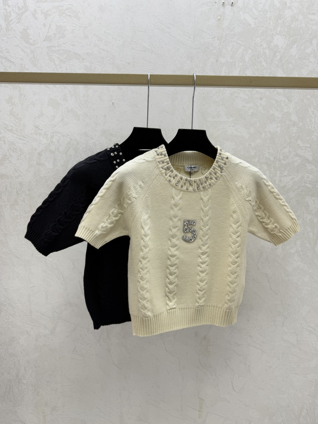 NO:695799,CH Home Early Spring New Style Heavy Beading Round Neck Knitted Short Sleeves Color Apricot Black Size 36.38.40, T-shirt,19860909CH家 早春新款 重工钉珠圆领针织短袖 颜色杏色 黑色 尺码36.38.40,,T-shirt,,Women's clothing