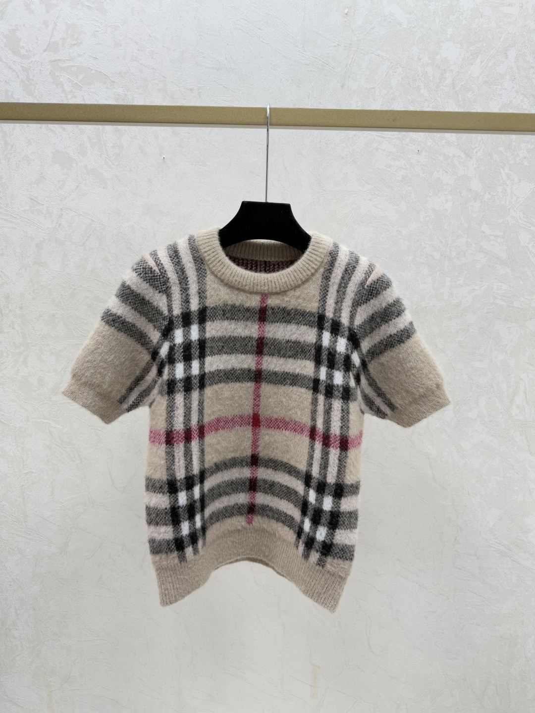 NO:695810,BU Home Early Autumn New Style Contrast Plaid Striped Round Neck Knitted Short Sleeves Color Khaki Size 36.38.40, T-shirt,19860909BU家 早秋新款 撞色格子条纹圆领针织短袖 颜色卡其 尺码36.38.40,,T-shirt,,Women's clothing