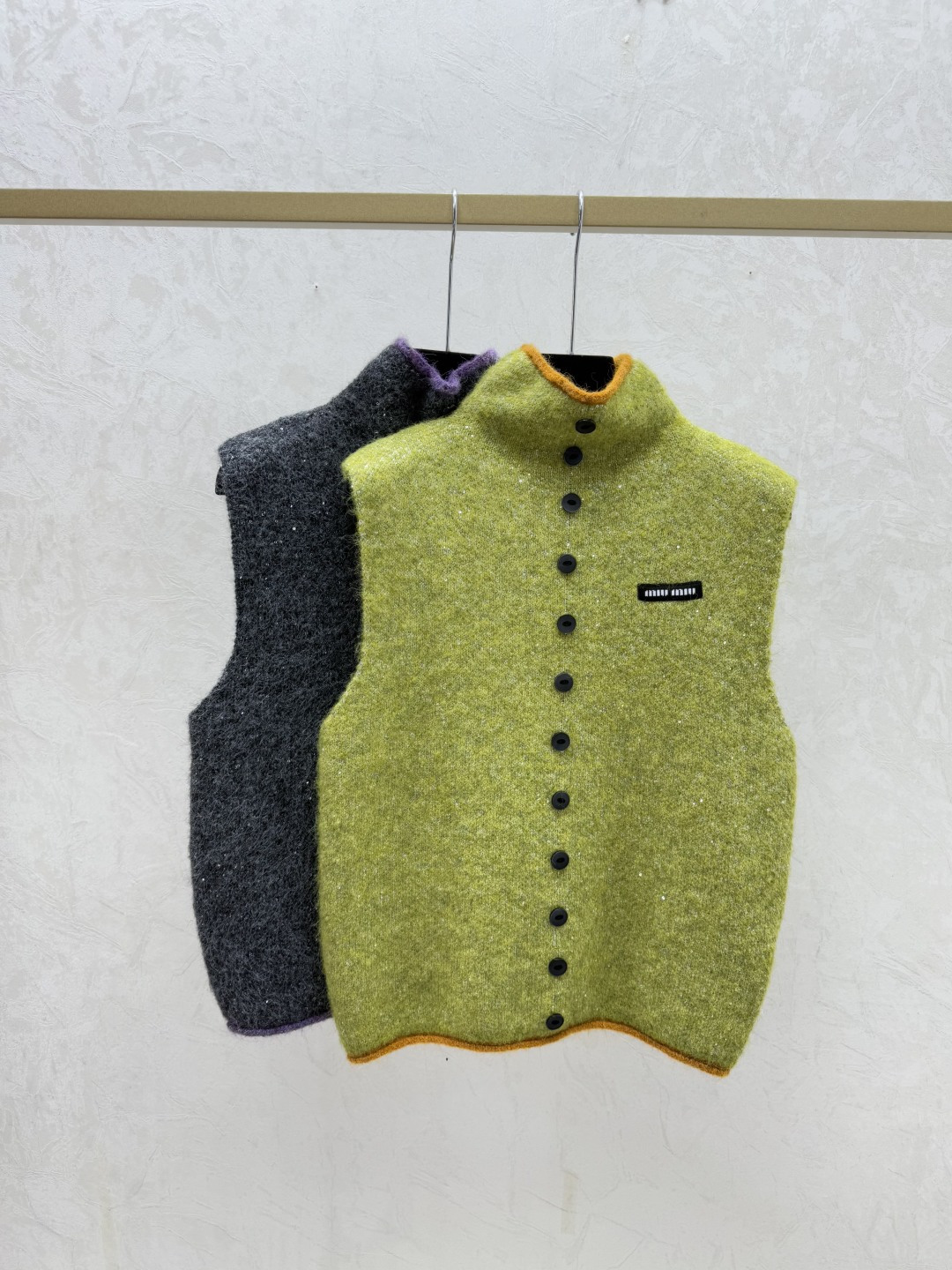 NO:695819,M family early autumn new style contrasting high collar knitted vest color green gray size 36.38.40,,19860909M家 早秋新款 撞色高领针织背心 颜色绿色 灰色 尺码36.38.40,,,Women's clothing
