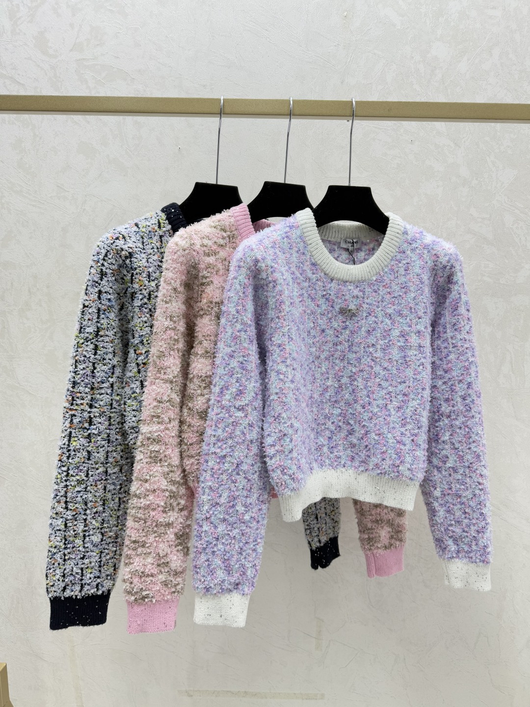NO:696967,CH Home Early Autumn New Style Contrast Sequin Round Neck Knitted Long Sleeves Color White Pink Black Size 36.38.40,,19860909CH家 早秋新款 撞色珠片圆领针织长袖 颜色白色 粉色 黑色 尺码36.38.40,,,Women's clothing
