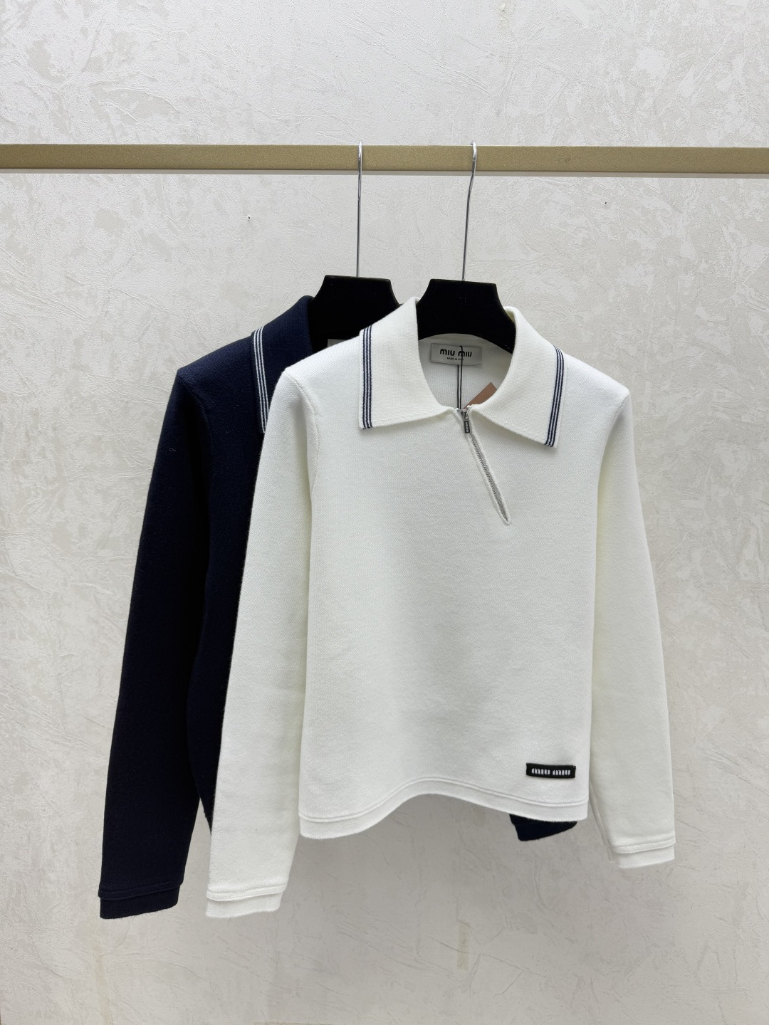 NO:708126,M family early autumn new style contrasting lapel knitted long sleeves color white sapphire blue size 36.38.40,,19860909M家 早秋新款 撞色翻领针织长袖 颜色白色 宝蓝 尺码36.38.40,,,Women's clothing