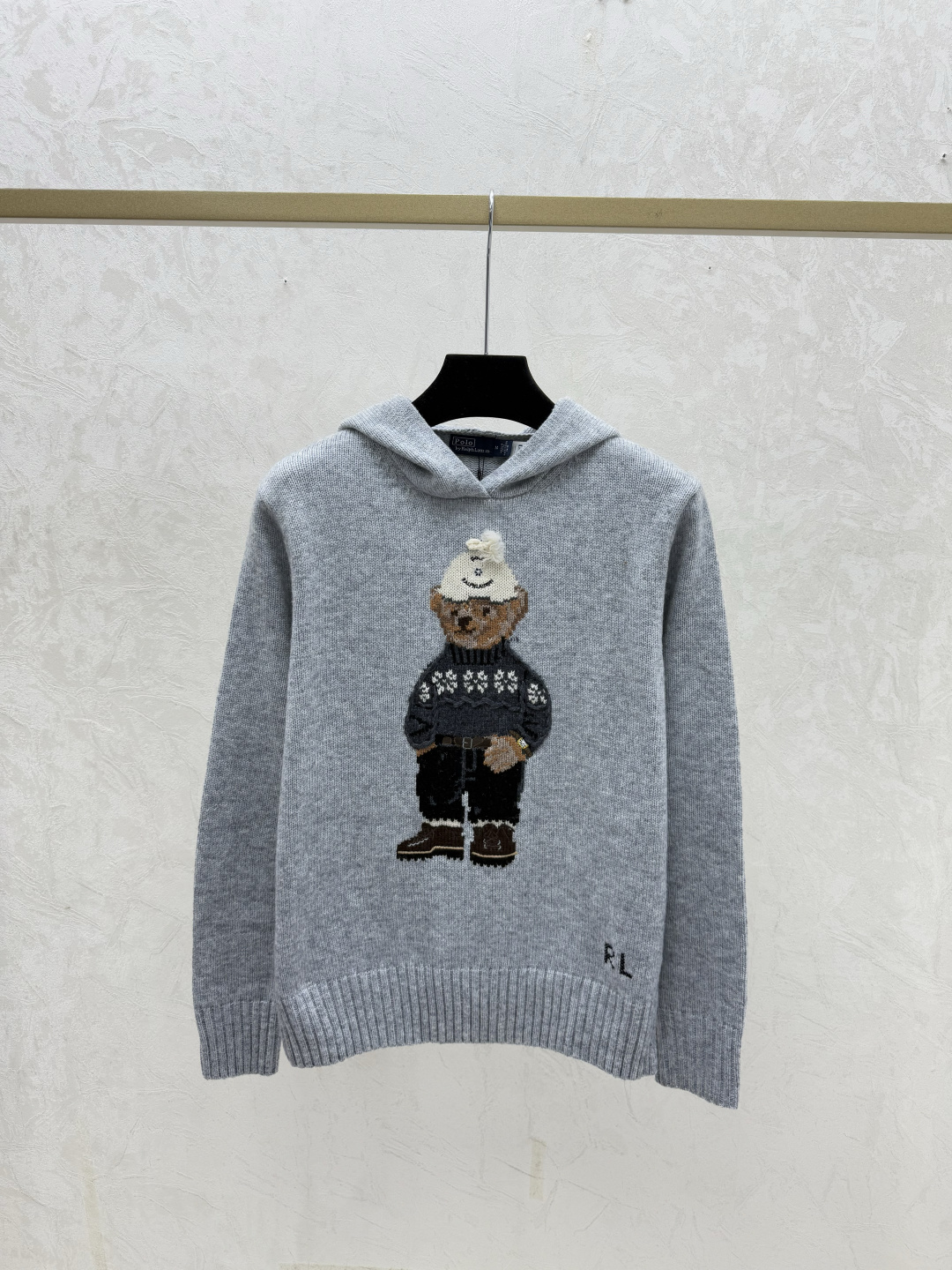 NO:708143,PO Home Early Autumn New Style Contrast Color Bear Hooded Knitted Long Sleeve Color Gray Size 36.38.40,,hats,19860909PO家 早秋新款 撞色小熊连帽针织长袖 颜色灰色 尺码36.38.40,,hats,,Women's clothing