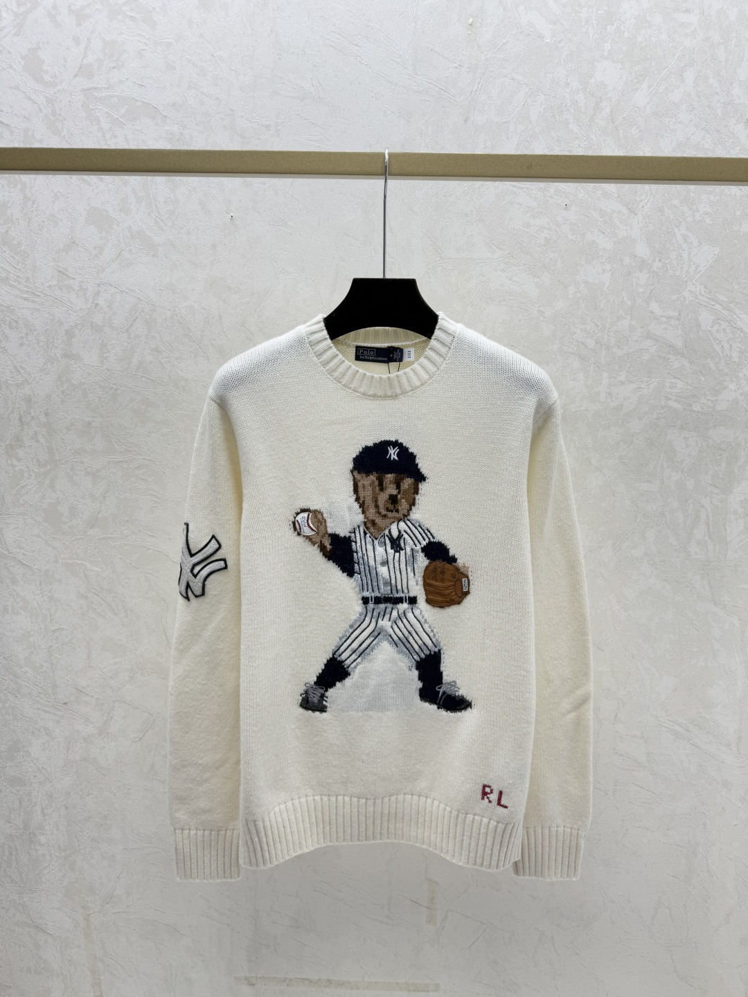 NO:708145,PO Home Early Autumn New Style Contrast Color Bear Round Neck Knitted Long Sleeve Color White Size 36.38.40,,19860909PO家 早秋新款 撞色小熊圆领针织长袖 颜色白色 尺码36.38.40,,,Women's clothing