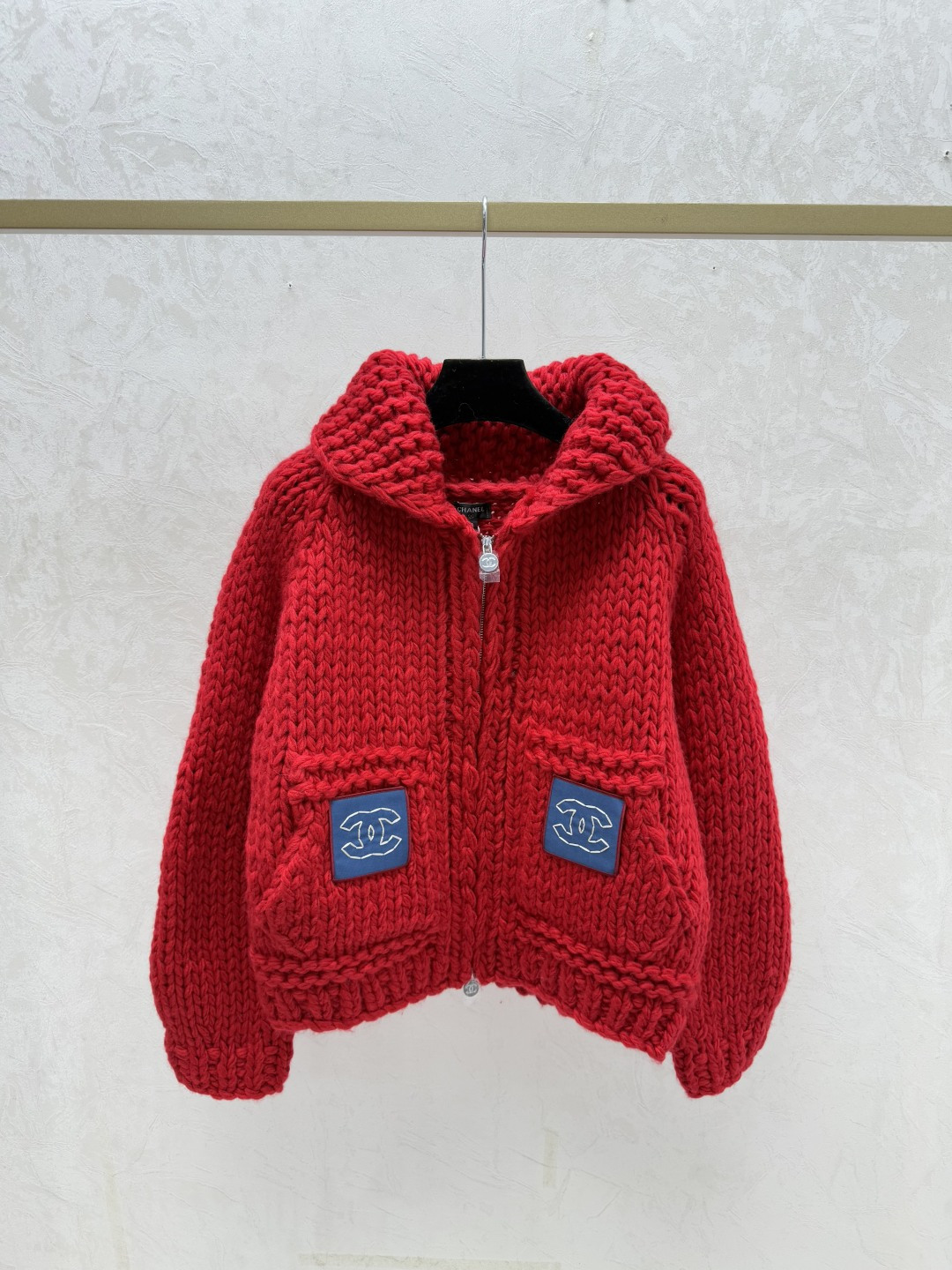 NO:708152,CH Home Early Autumn New Style Contrast Letter Lapel Knitted Long-Sleeved Cardigan Color Red Size 36.38.40,,19860909CH家 早秋新款 撞色字母翻领针织长袖开衫 颜色红色 尺码36.38.40,,,Women's clothing