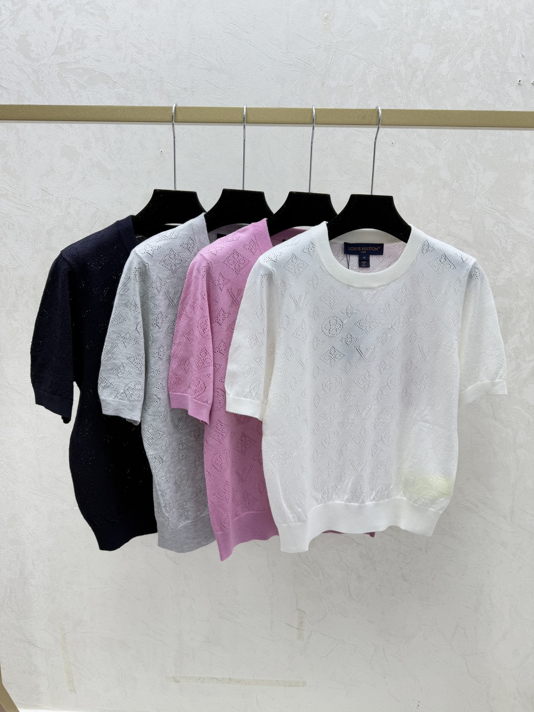 NO:708158,CH Home Early Spring New Solid Color Hollow Letters Round Neck Knitted Short Sleeves Color White Pink Gray Black Size 36.38.40, T-shirt,19860909CH家 早春新款 纯色厉害字母镂空圆领针织短袖 颜色白色 粉色 灰色 黑色 尺码36.38.40,,T-shirt,,Women's clothing