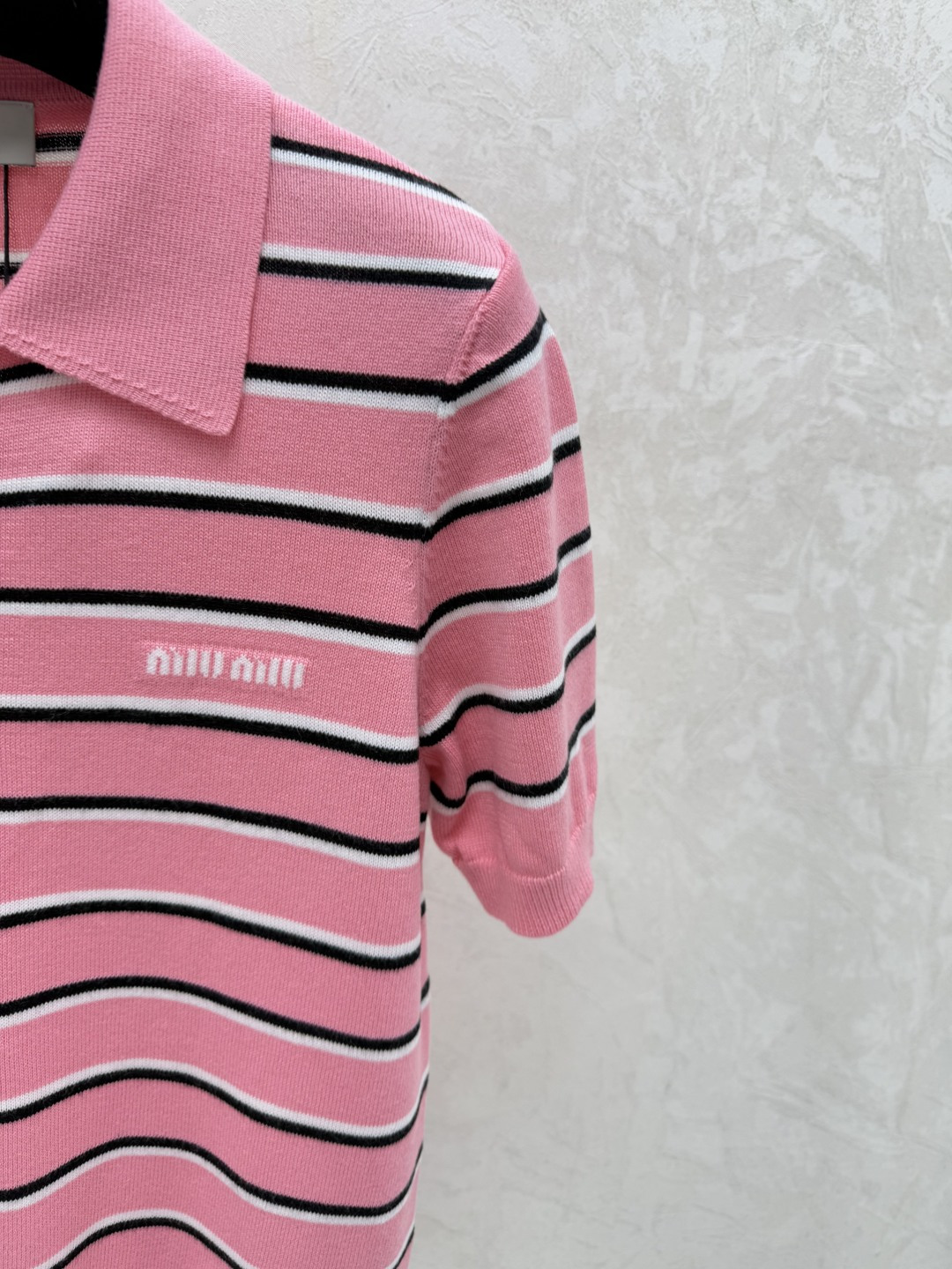 Miu Miu M家 早春新款 撞色条纹翻领针织短袖