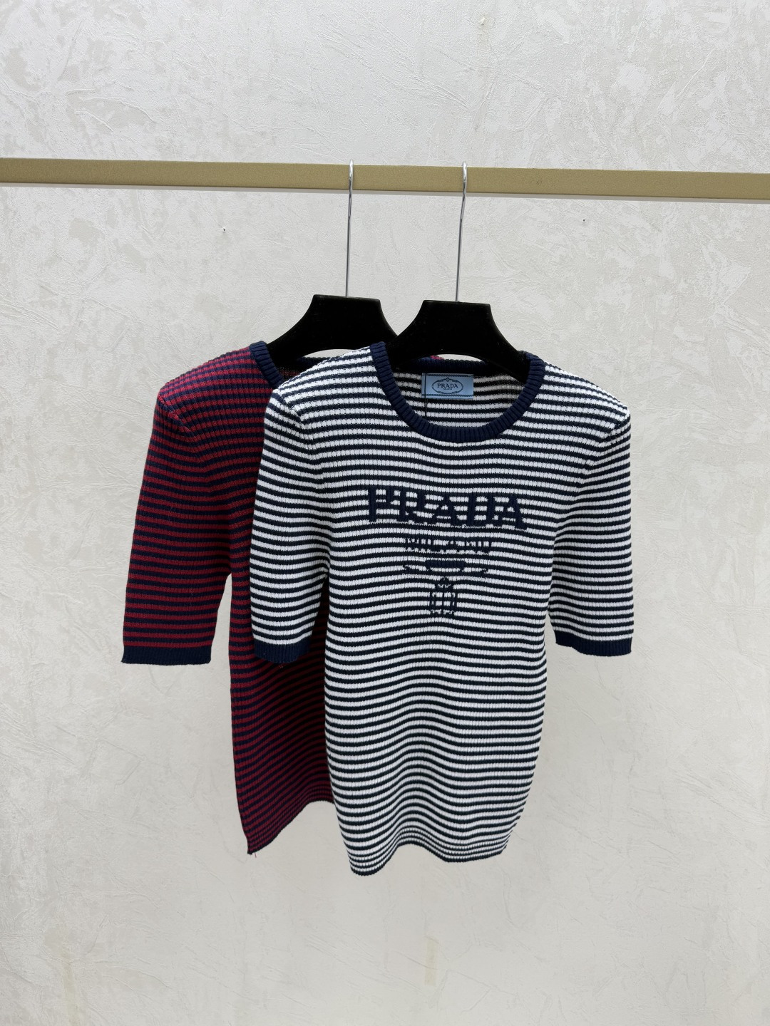 NO:709877,P Home Early Spring New Style Contrast Letter Striped Round Neck Knitted Short Sleeves Color Red Royal Blue Size 36.38.40, T-shirt,19860909P家 早春新款 撞色字母条纹圆领针织短袖 颜色红色 宝蓝 尺码36.38.40,,T-shirt,,Women's clothing