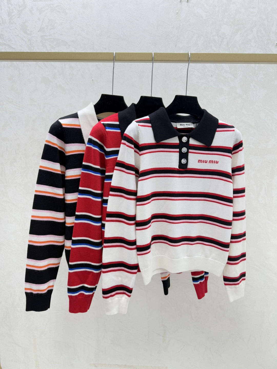 NO:709891,M family early autumn new style contrast striped lapel knitted long sleeves color white red black size 36.38.40,,19860909M家 早秋新款 撞色条纹翻领针织长袖 颜色白色 红色 黑色 尺码36.38.40,,,Women's clothing