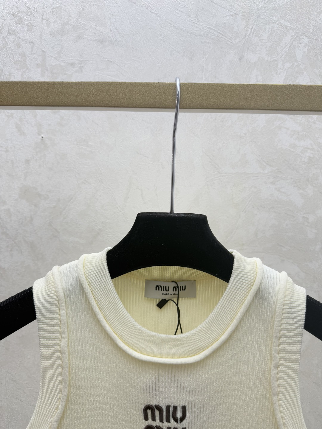 Miu Miu M家 早春新款 纯色简约圆领针织背心
