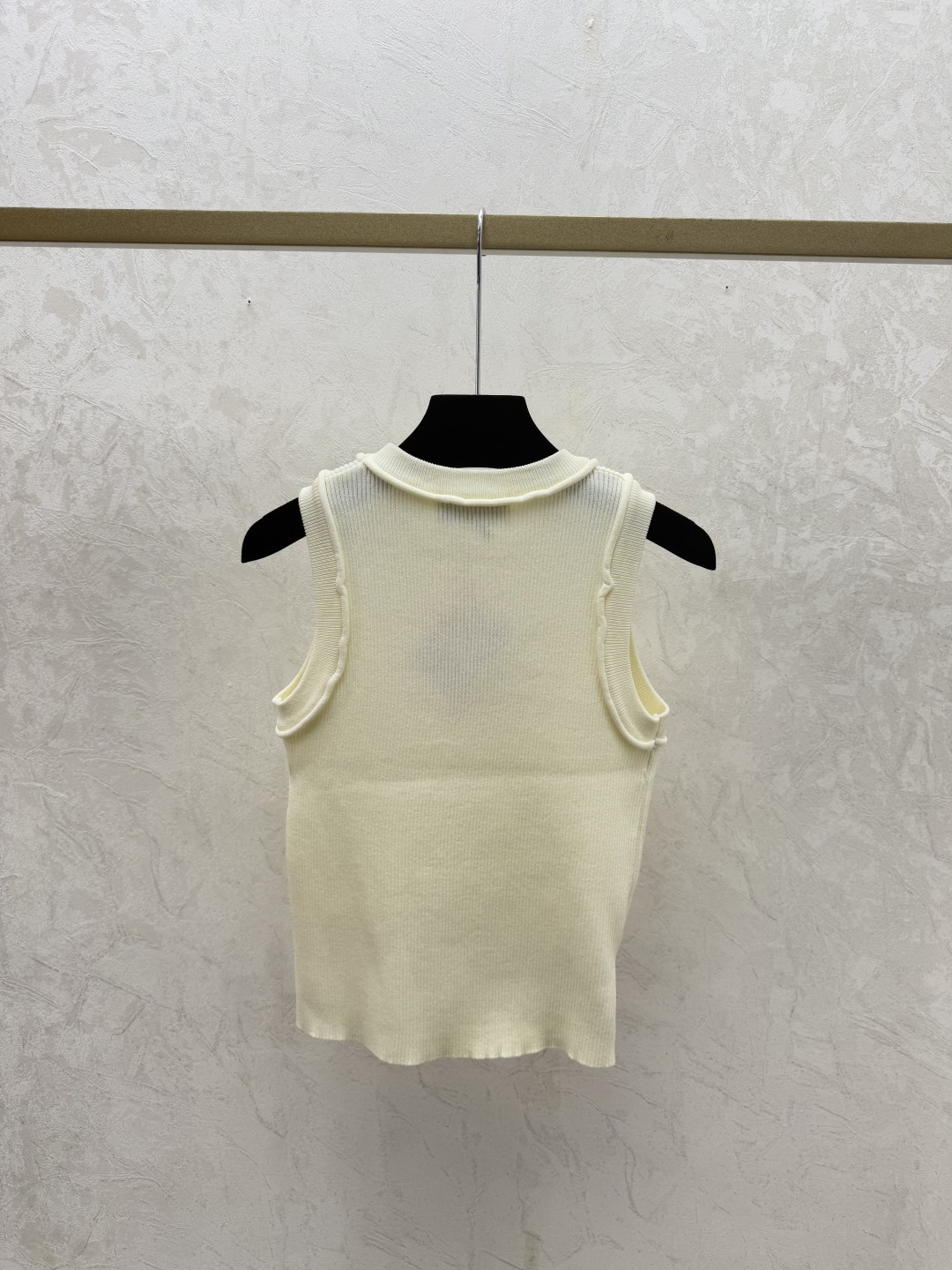 Miu Miu M家 早春新款 纯色简约圆领针织背心