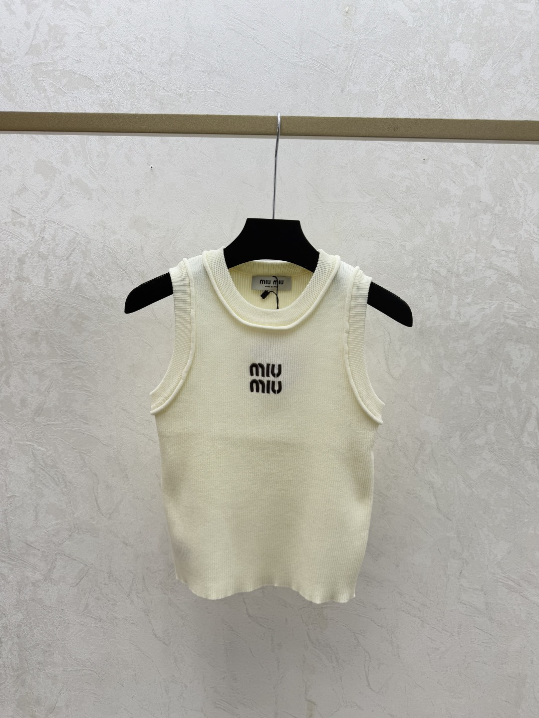 Miu Miu M家 早春新款 纯色简约圆领针织背心