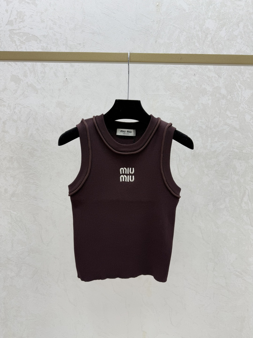 Miu Miu M家 早春新款 纯色简约圆领针织背心
