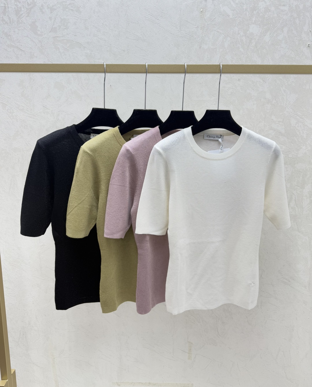 NO:713692,D family early spring new style solid color simple round neck knitted short sleeves color white pink green black size 36.38.40, dior, T-shirt,19860909D家 早春新款 纯色简约圆领针织短袖 颜色白色 粉色 绿色 黑色 尺码36.38.40,,dior,T-shirt,,Women's clothing
